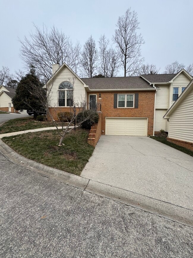 Photo - 1112 Greywood Dr