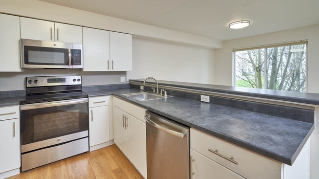 Kitchen with Breakfast Bar