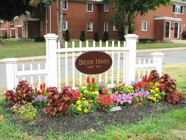 Brook Haven - Brook Haven Apartments