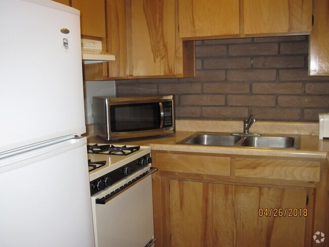 Building Photo - 46 E Monroe St Unit #3 Rental