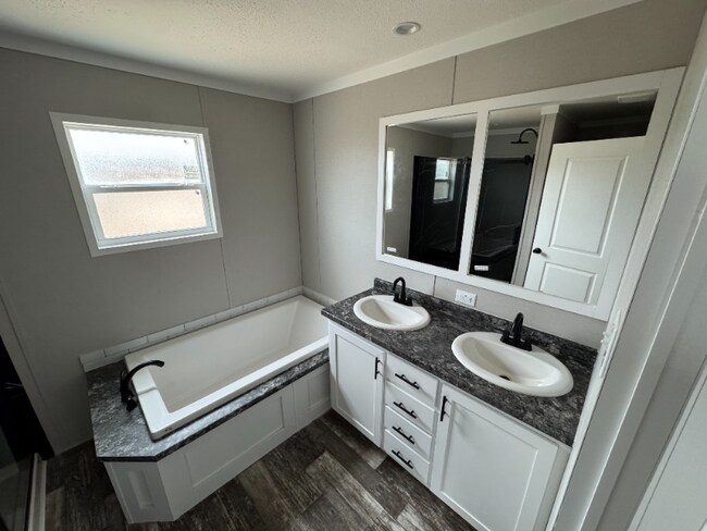 Photo - 324 Patriot Ln