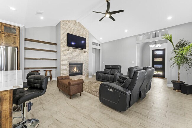 1001 Sparhawk Dr