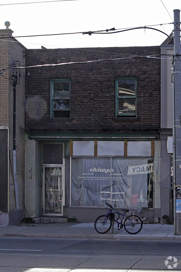 Photo - 1096 Bathurst Street