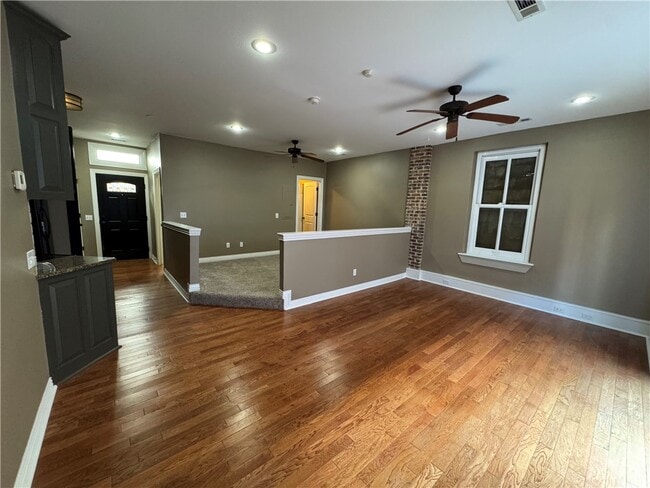 Building Photo - 21 E Center St