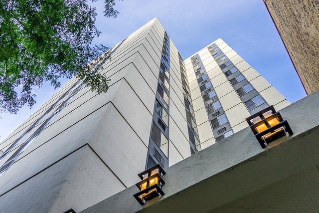 Building Photo - 1339 N Dearborn St Unit 5G