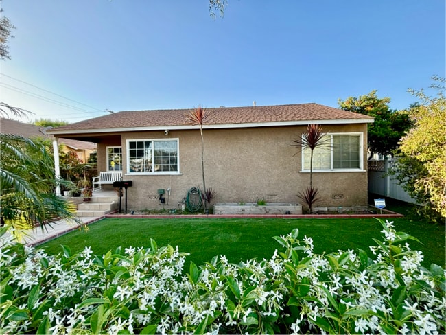 Building Photo - 905 70th St Rental