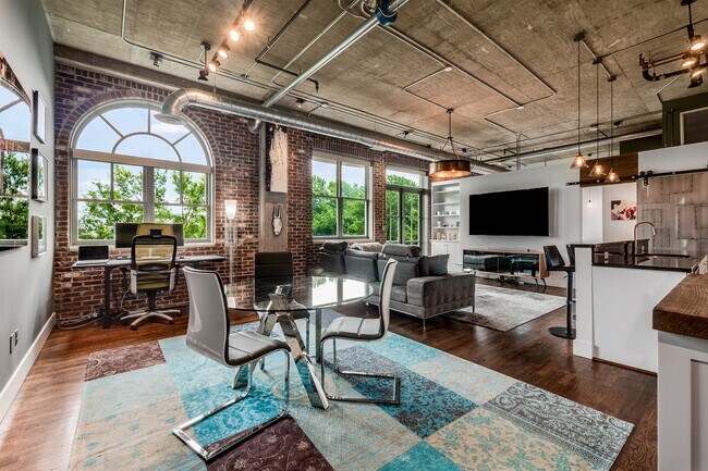 Photo - 3180 Mathieson Dr NE