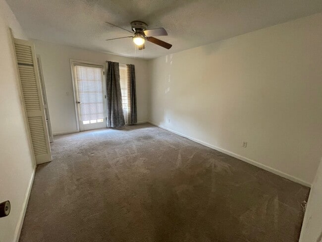 Photo - 106 Kimeran Ln