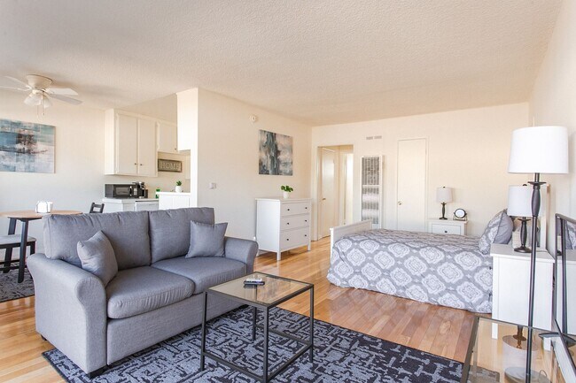 Photo - 725 N Hayworth Ave