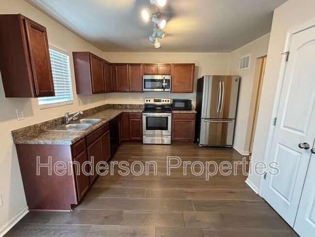 Photo - 817 Ranchero St