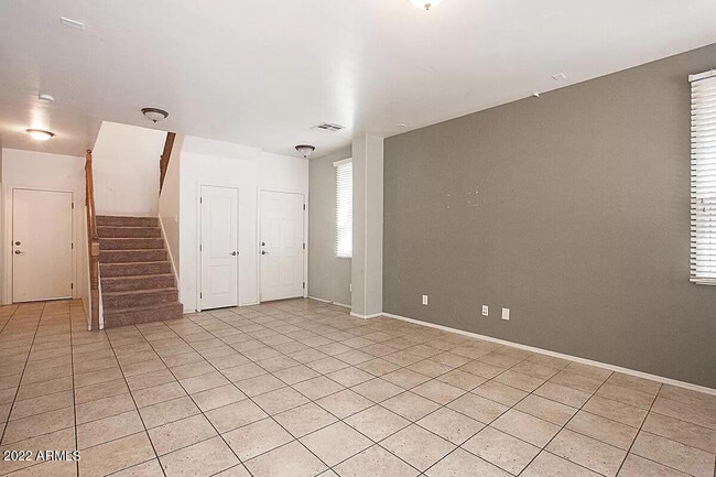 Photo - 2325 E Fraktur Rd