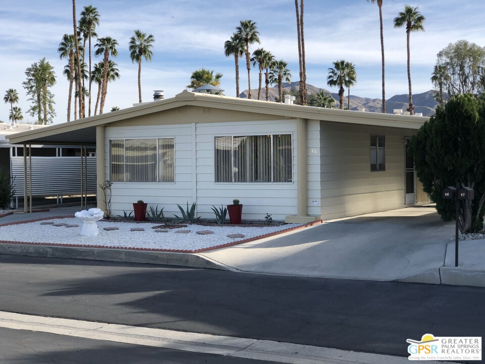 Photo - 86 Desert Rose Dr House