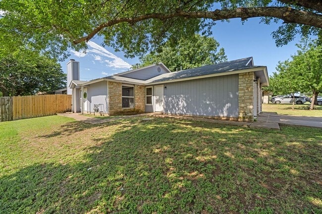 Photo - 703 Country Aire Dr