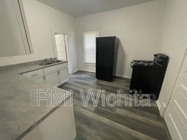 Photo - 202 N Ash St