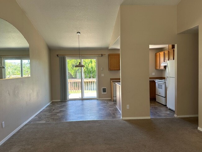Photo - 3025 SW Reindeer Ave