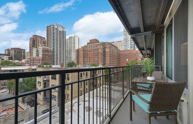 Photo - 450 W Briar Pl