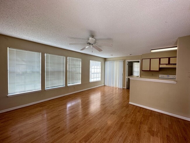 Photo - MOVE IN SPECIAL !!2 BEDROOM 1 BATHROOM CON...