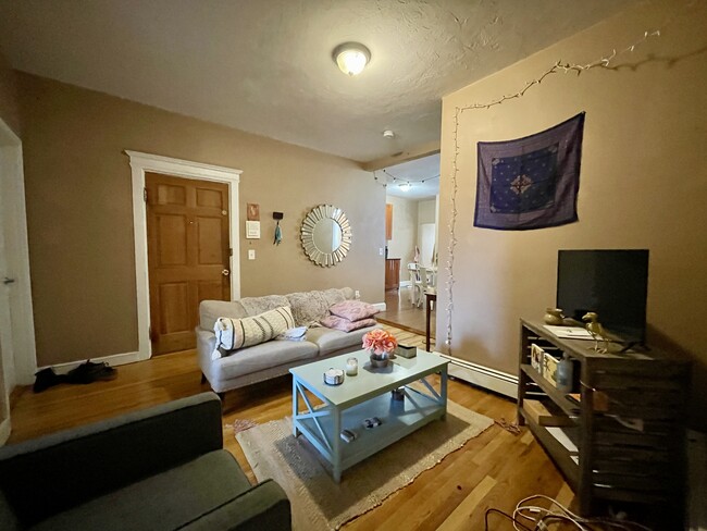 Photo - 10 Glenville Ave Unidad 4