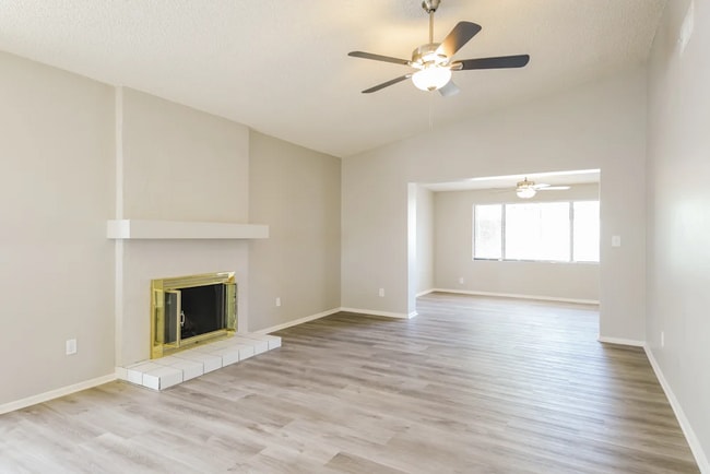 Photo - 313 W Kings Ave