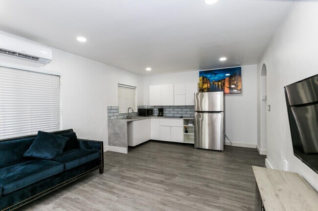 Building Photo - 635 SW 16th Ave Rental