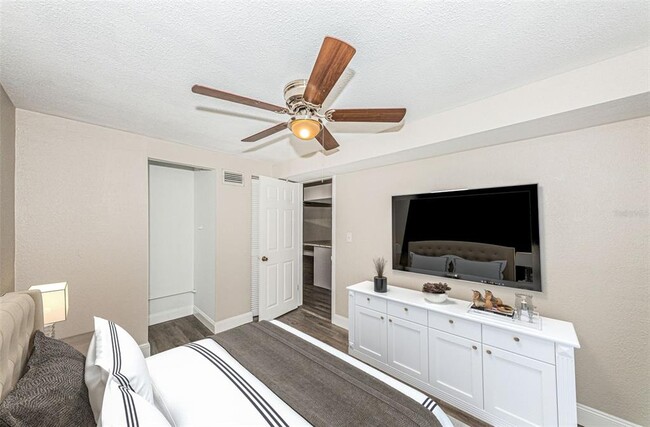Photo - 705 3rd Ave NE
