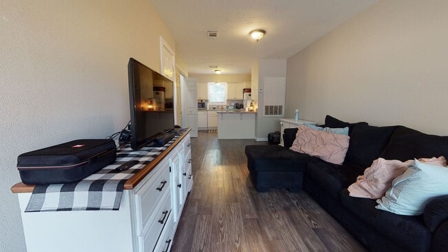 Photo - 900 Autumn Cir