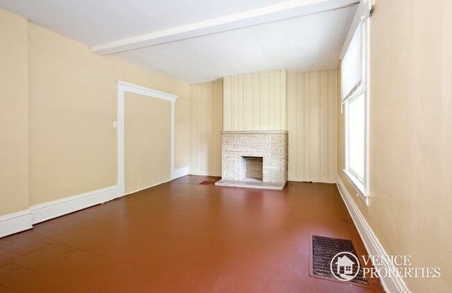 242 E Patterson Ave