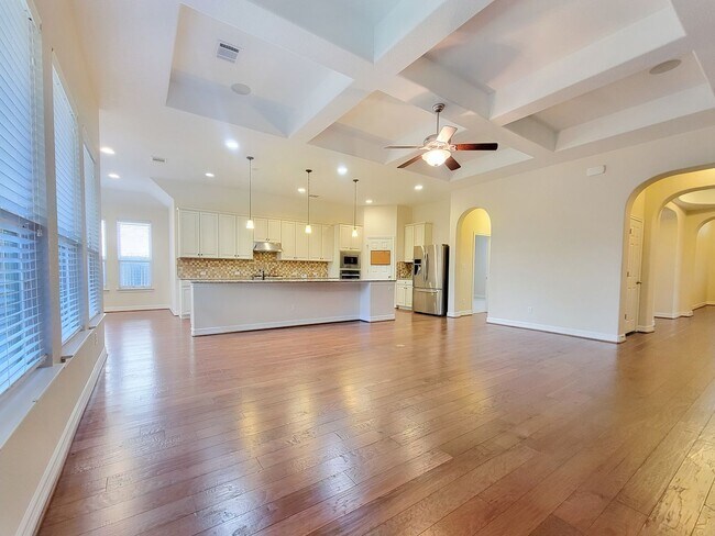 Photo - Large 3 Bedroom, 2.5 Bathroom Home – Fully Equipped Kitchen & Washer/Dryer Hookups