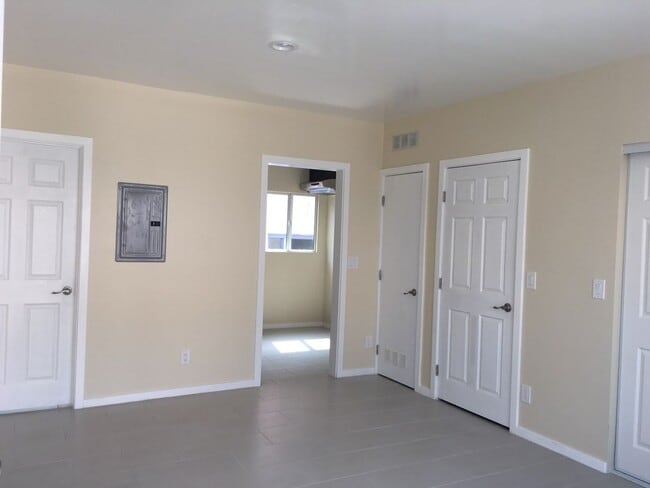 Building Photo - 700 West Unit 700 1/4 Rental