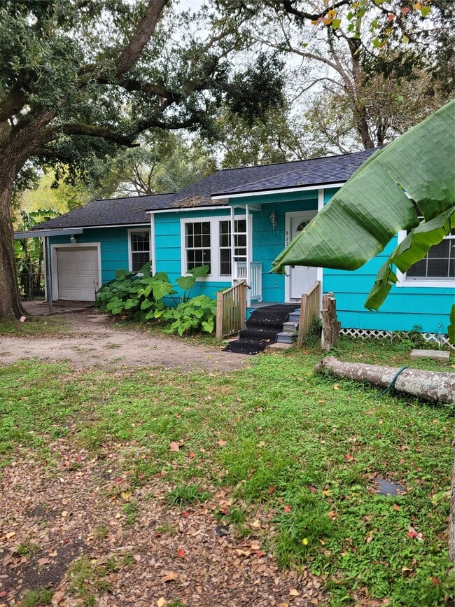Photo - 822 Retama St