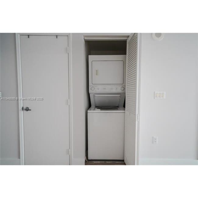 Photo - 950 Brickell Bay Dr