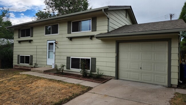 Building Photo - 2228 Fernwood Drive