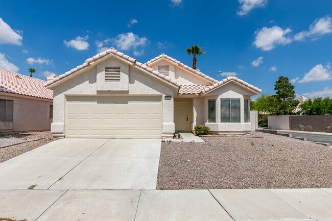 Comfort & Convenience in This 3-Bedroom De... - Comfort & Convenience in This 3-Bedroom De... House