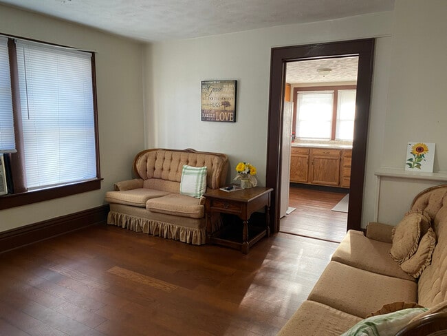 Building Photo - 507 E St Rental