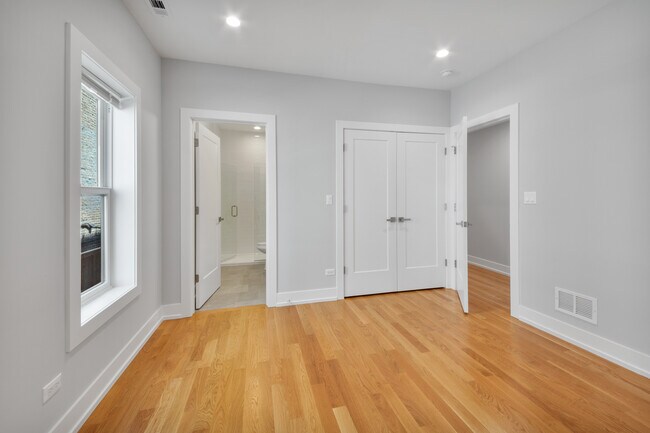 Photo - 4626 N Ashland Ave Unidad 1N