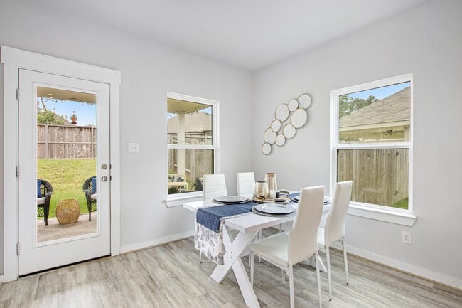 Photo - 40557 Mostyn Lake Dr