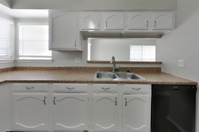 Photo - 7811 Bluff Trail Dr