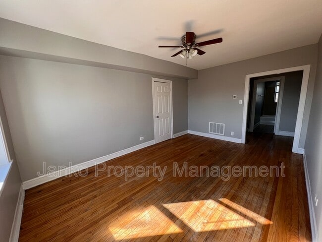 Building Photo - 3725 W Grand Ave Unit 3s