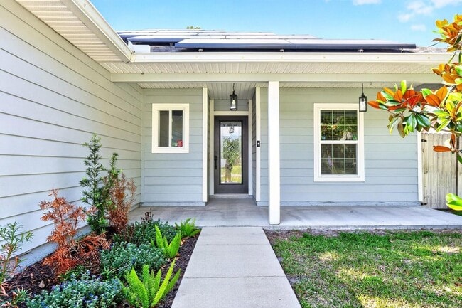 Photo - 116 W 5th St