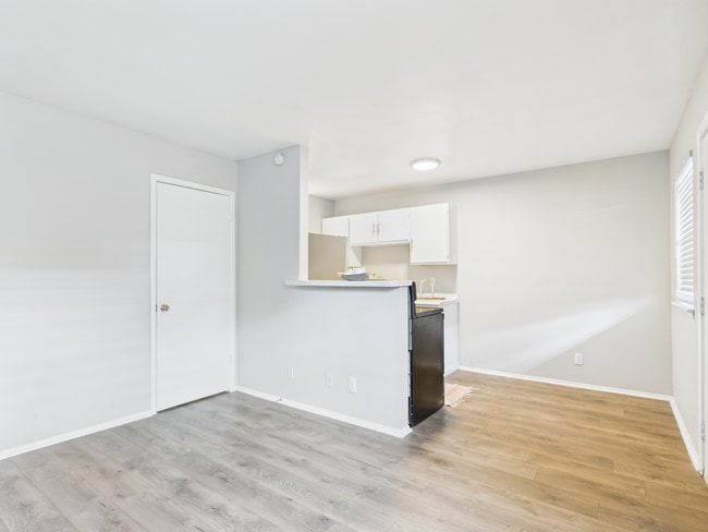 CAM04601G0-PR0036-STILL008.jpg - Greenway Apartments