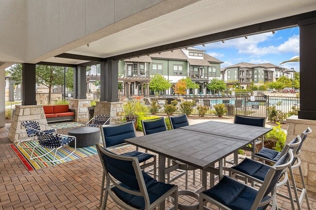 Salón cubierto - Bexley at Whitestone