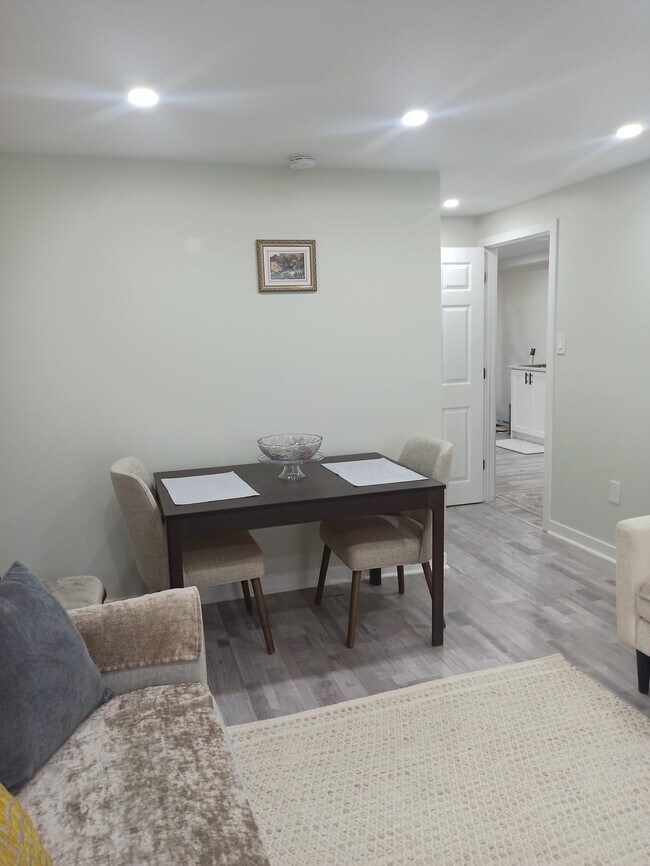 Photo - 561 Av Donegani