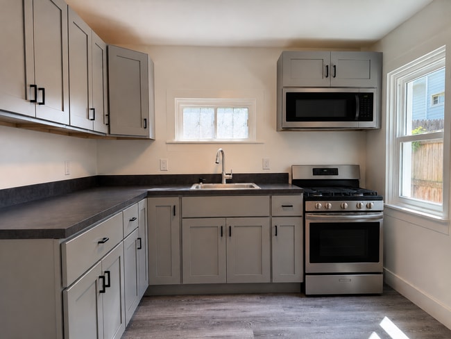 Photo - Beautifully Renovated 2 bedroom Tiny Home - End-of-Row Unit w/ Laundry!