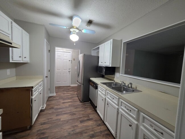 Photo - 1008 Creekside Wy