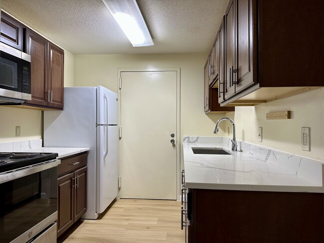 Kitchen - 3 Post Oak Ln Unidad 7 Rental