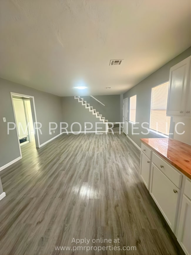 Photo - 3 Bedrooms / 2 Bathrooms House