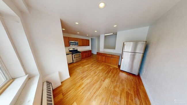 Building Photo - 1105 11th St Unit #2 - Bed 1