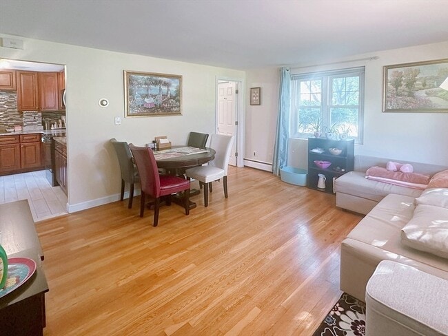 Photo - 14 Emerson Gardens Rd