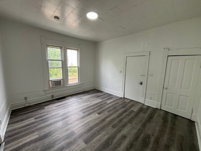 Building Photo - 211 N 17th St Unit 2