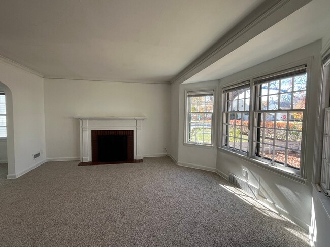 Photo - 934 8th Ave SW